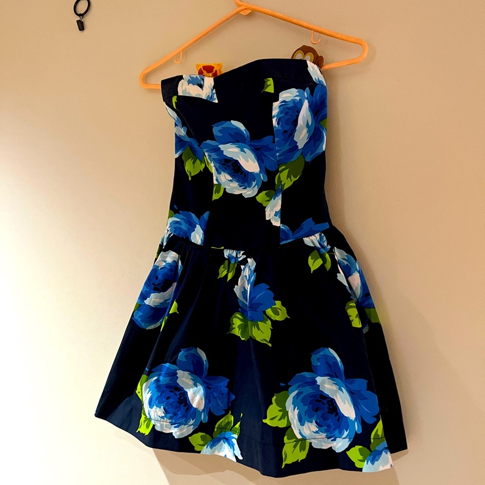 XS Gilly Hicks blue toned floral strapeless flare skirt dress. Cotton, summer